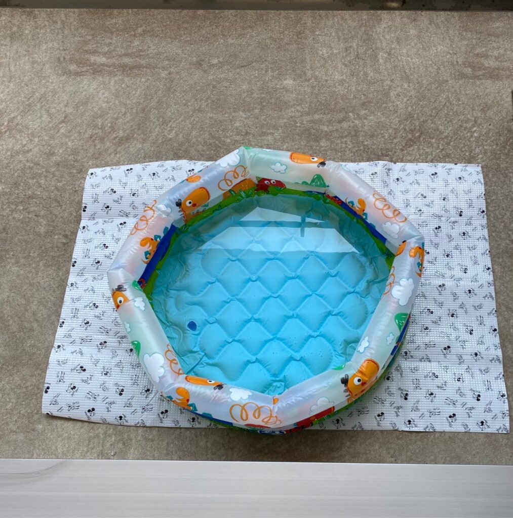 ベランダ水遊びの用意